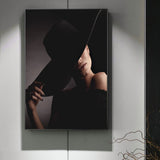 tableau moderne femme chapeau noir