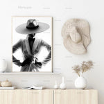 tableau femme chapeau gris