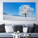 tableau arbre blanc et montagne de neige