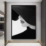 Affiche noir et blanc femme chapeau