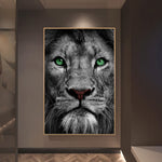 tableau lion yeux verts fond noir