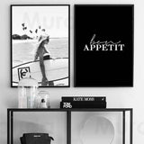 Affiche noir et blanc surfeuse