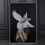 Affiche femme oiseau blanc cheveux