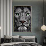 tableau lion yeux verts fond noir