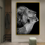 tableau noir et blanc lion et bébé
