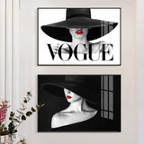 Affiche vogue et femme à chapeau