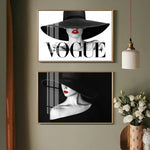 Affiche vogue et femme à chapeau