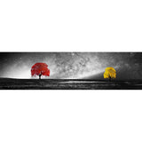 tableau noir et blanc arbre jaune et arbre rouge