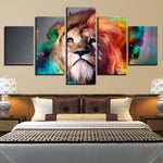 tableau d’un lion à la crinière colorée