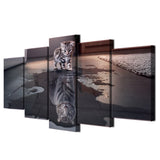 tableau tigre bébé blanc dans la maison
