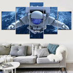 tableau astronaute qui flotte dans l’espace