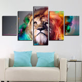 tableau d’un lion à la crinière colorée
