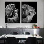 tableau noir et blanc lion et bébé