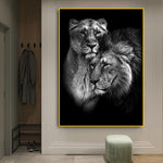 tableau noir et blanc lion et bébé