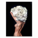 cadre femme cheveux fleurs blanches