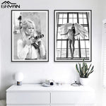 Affiche femme ange en noir et blanc