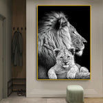 tableau noir et blanc lion et bébé