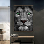 tableau lion yeux verts fond noir