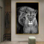 tableau noir et blanc lion et bébé