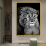 tableau noir et blanc lion et bébé