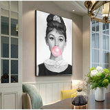 Affiche noir et blanc femme chewing gum