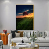 tableau arbre rouge dans la plaine