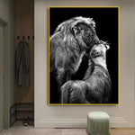 tableau noir et blanc lion et bébé