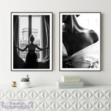 Affiche photo en noir et blanc femme et fenêtre
