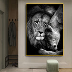 tableau noir et blanc lion et bébé