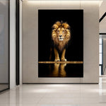 tableau lion debout fond noir